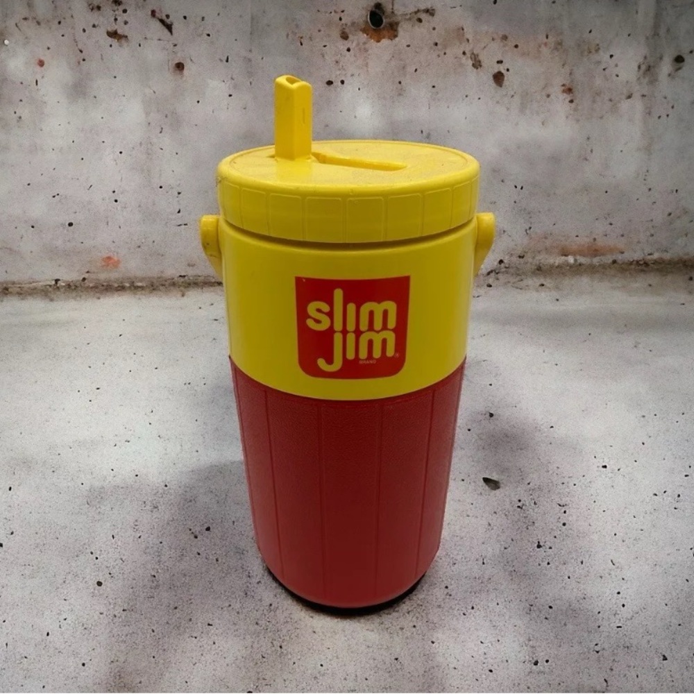 Vintage Coleman 5590 half gallon water jug cooler Slim Jim branded Yellow Red - Picture 9 of 9